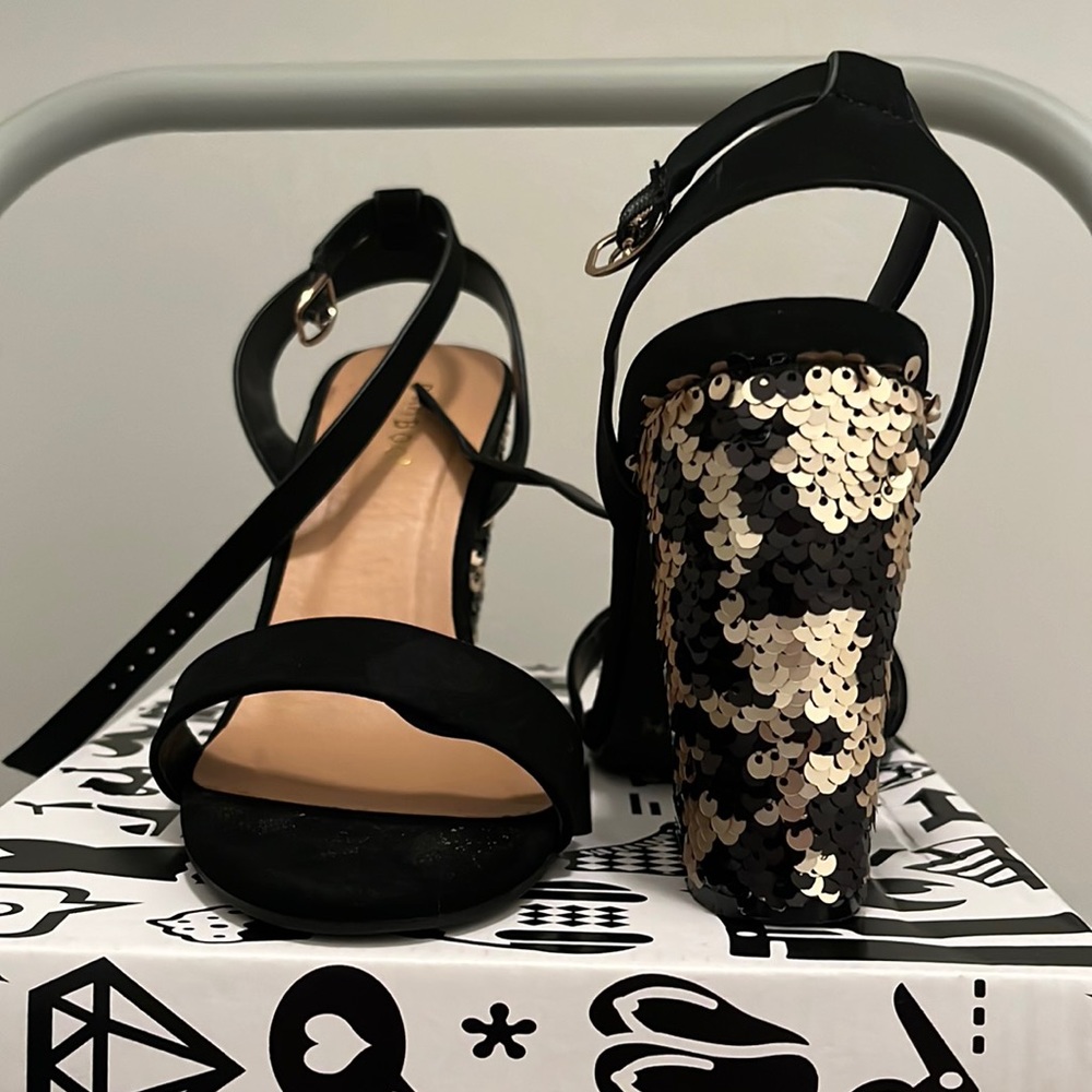 Bamboo black sequined heel